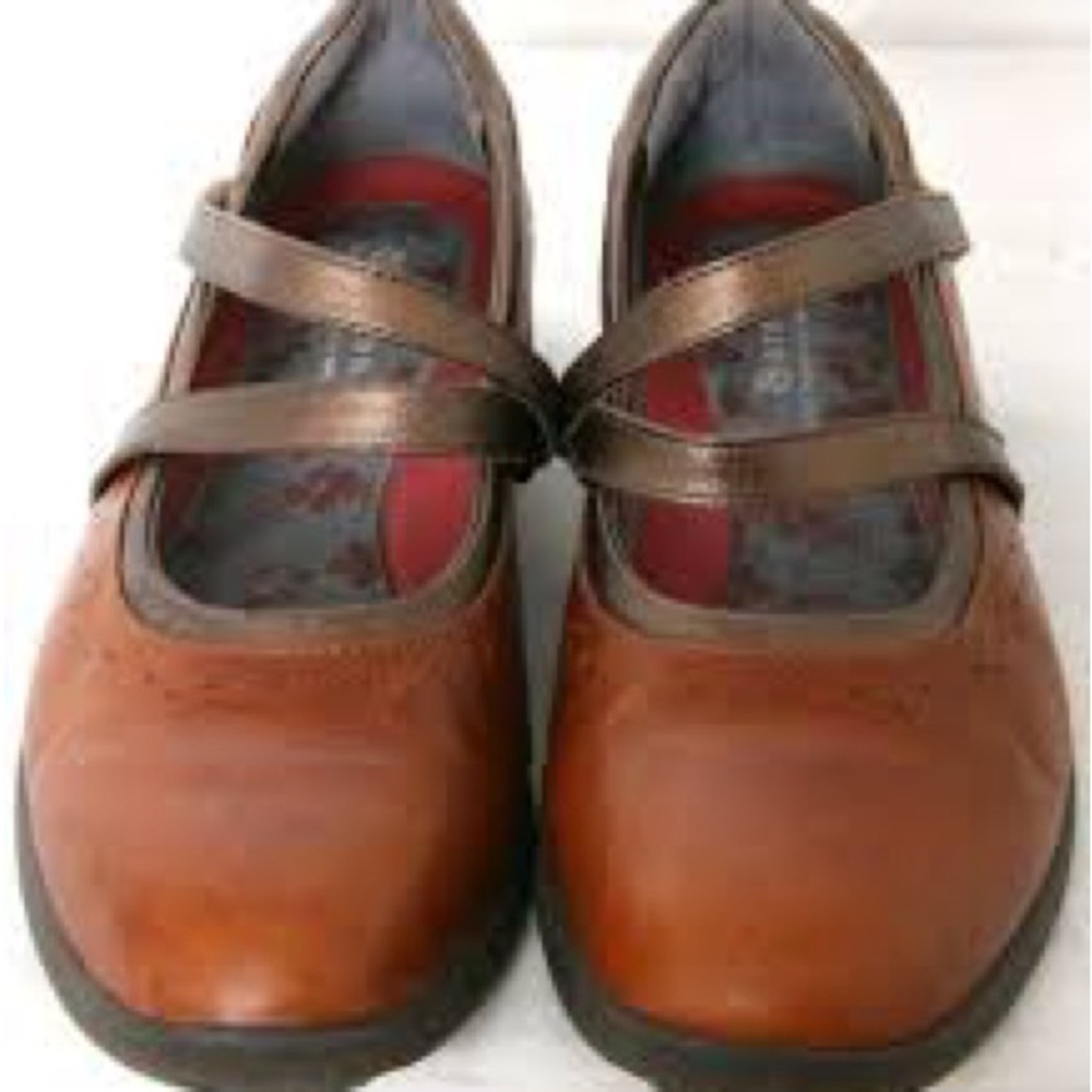 New‎ Balance Avaron Criss Cross Mary Jane